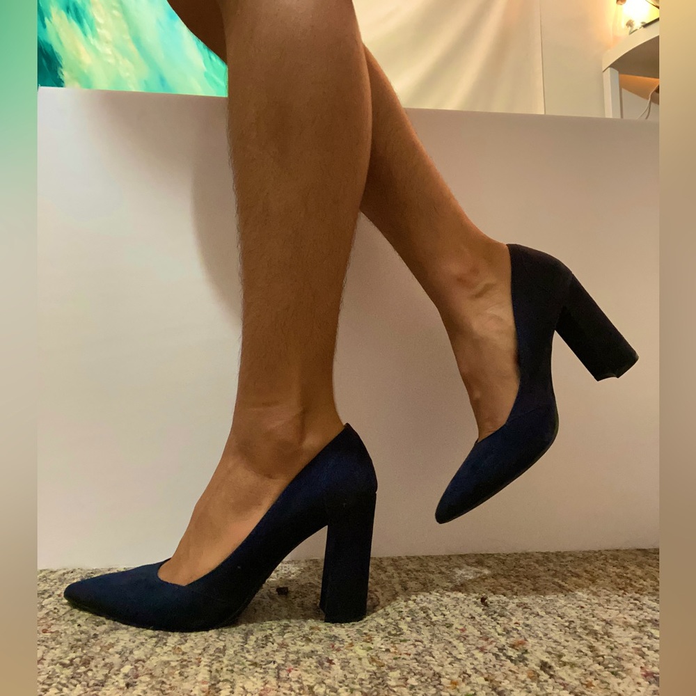 Navy Blue, pointy toe, chunky heels!